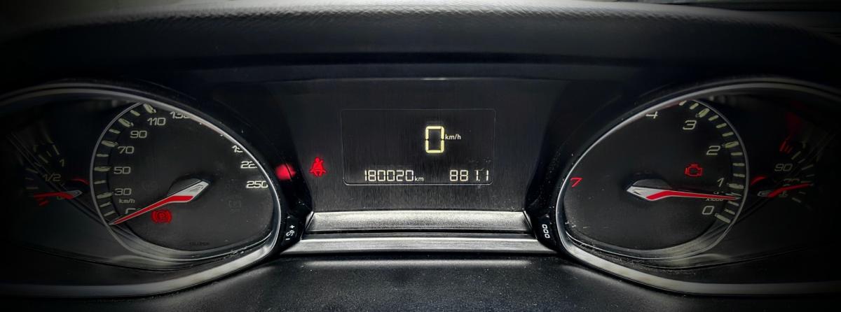 peugeot-308-2016-gasolina-1199cc