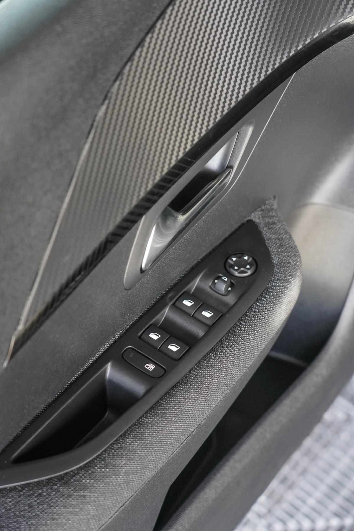 peugeot-208-2025-gasolina-1199cc