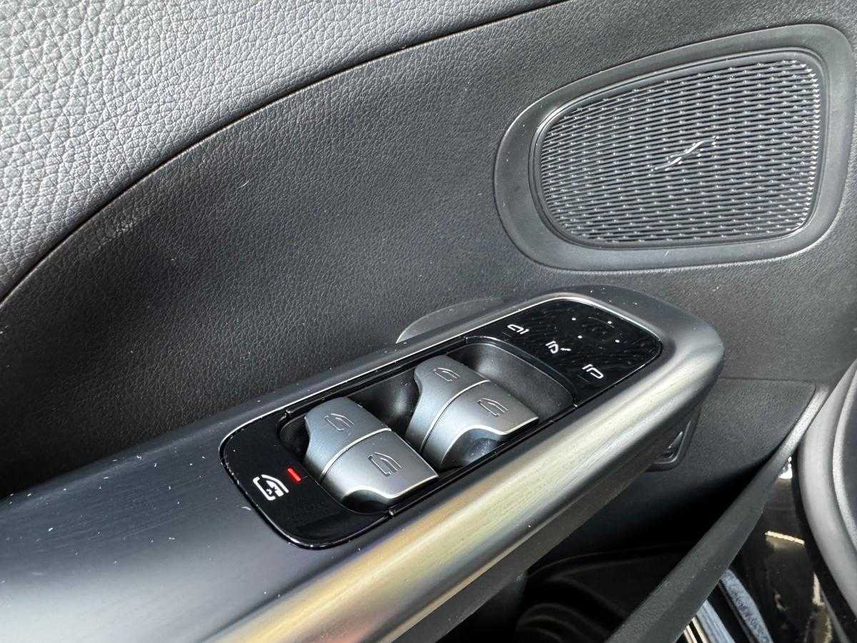 mercedes-benz-classe-c-2023-hibrido-a-gasolina-1999cc
