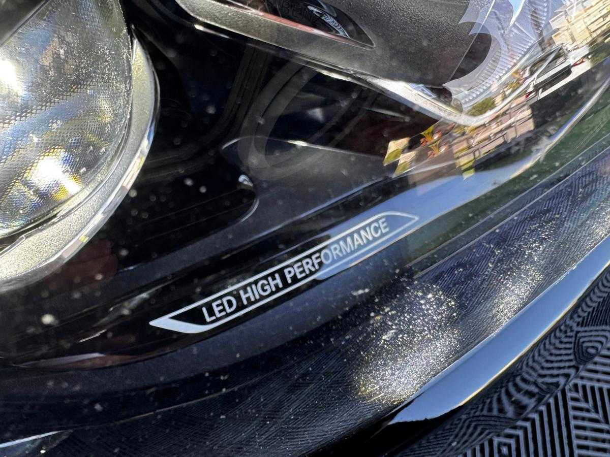 mercedes-benz-classe-c-2023-hibrido-a-gasolina-1999cc