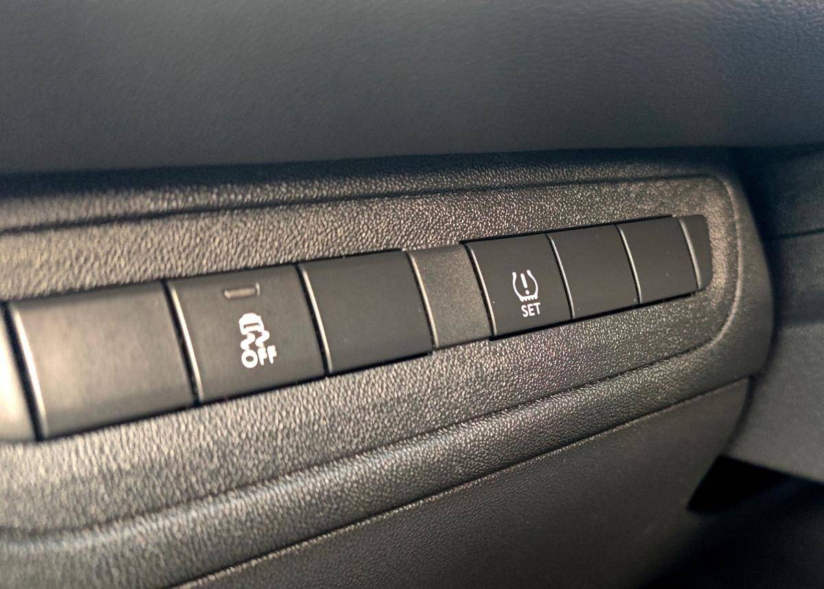 peugeot-208-2015-diesel-1398cc
