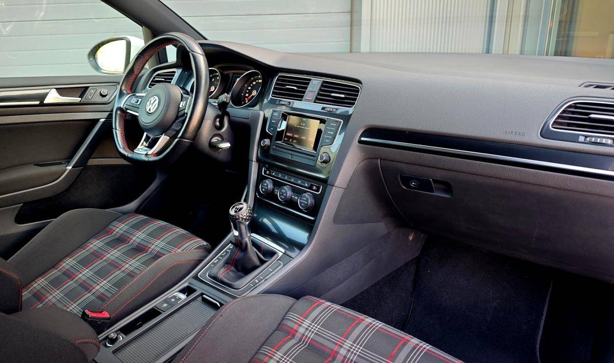 volkswagen-golf-2014-gasolina-1984cc