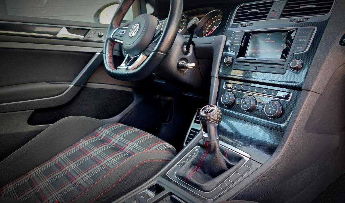 volkswagen-golf-2014-gasolina-1984cc