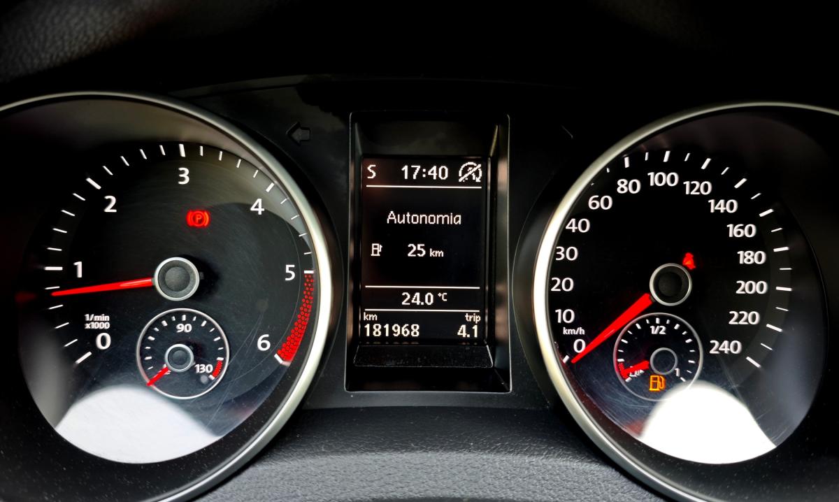 volkswagen-golf-2012-diesel-1598cc