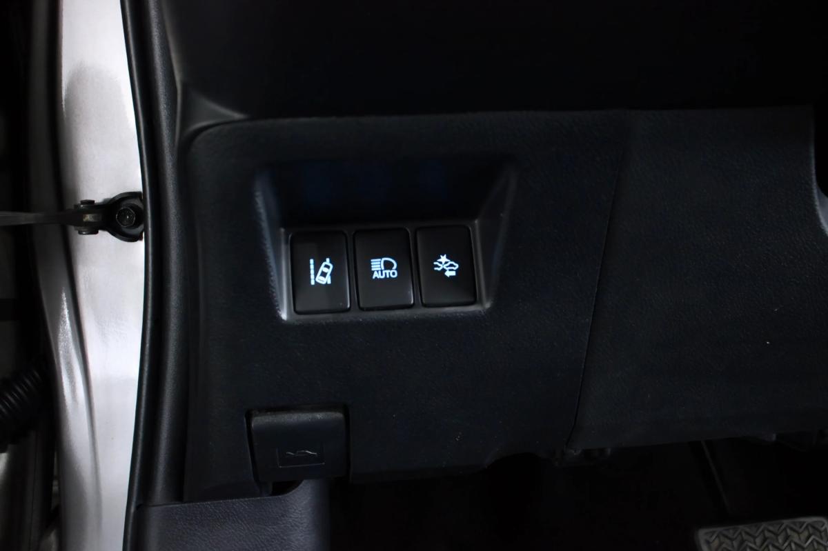 toyota-yaris-2017-hibrido-a-gasolina-1497cc