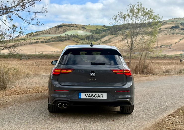 volkswagen-golf-2-0-tdi-scr-4motion-2022-diesel-1968cc