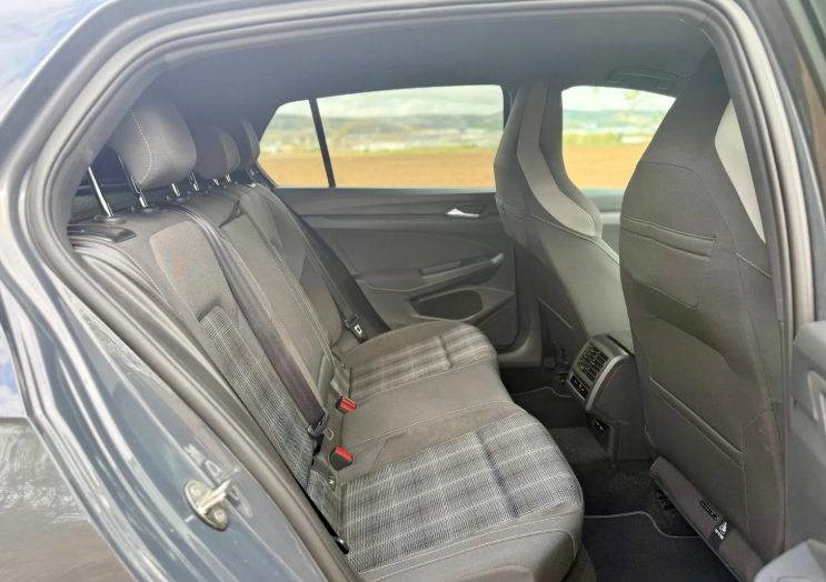 volkswagen-golf-2-0-tdi-scr-4motion-2022-diesel-1968cc