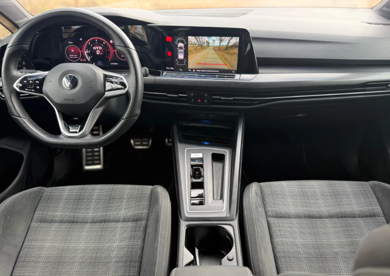 volkswagen-golf-2-0-tdi-scr-4motion-2022-diesel-1968cc