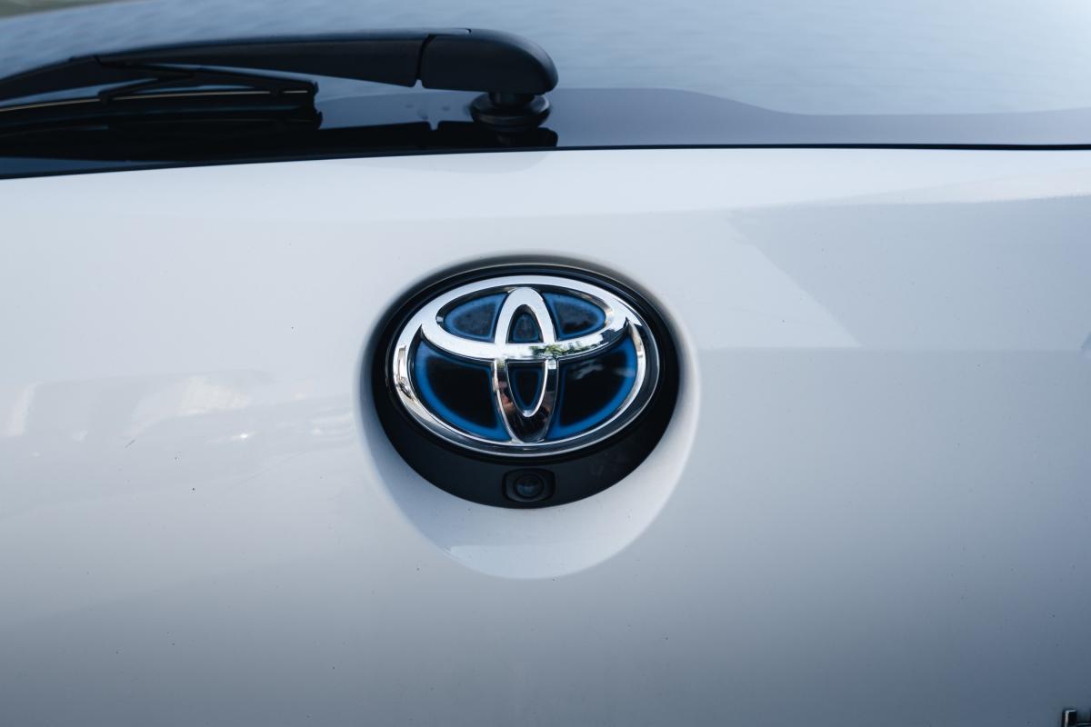 toyota-corolla-2020-hibrido-a-gasolina-1798cc