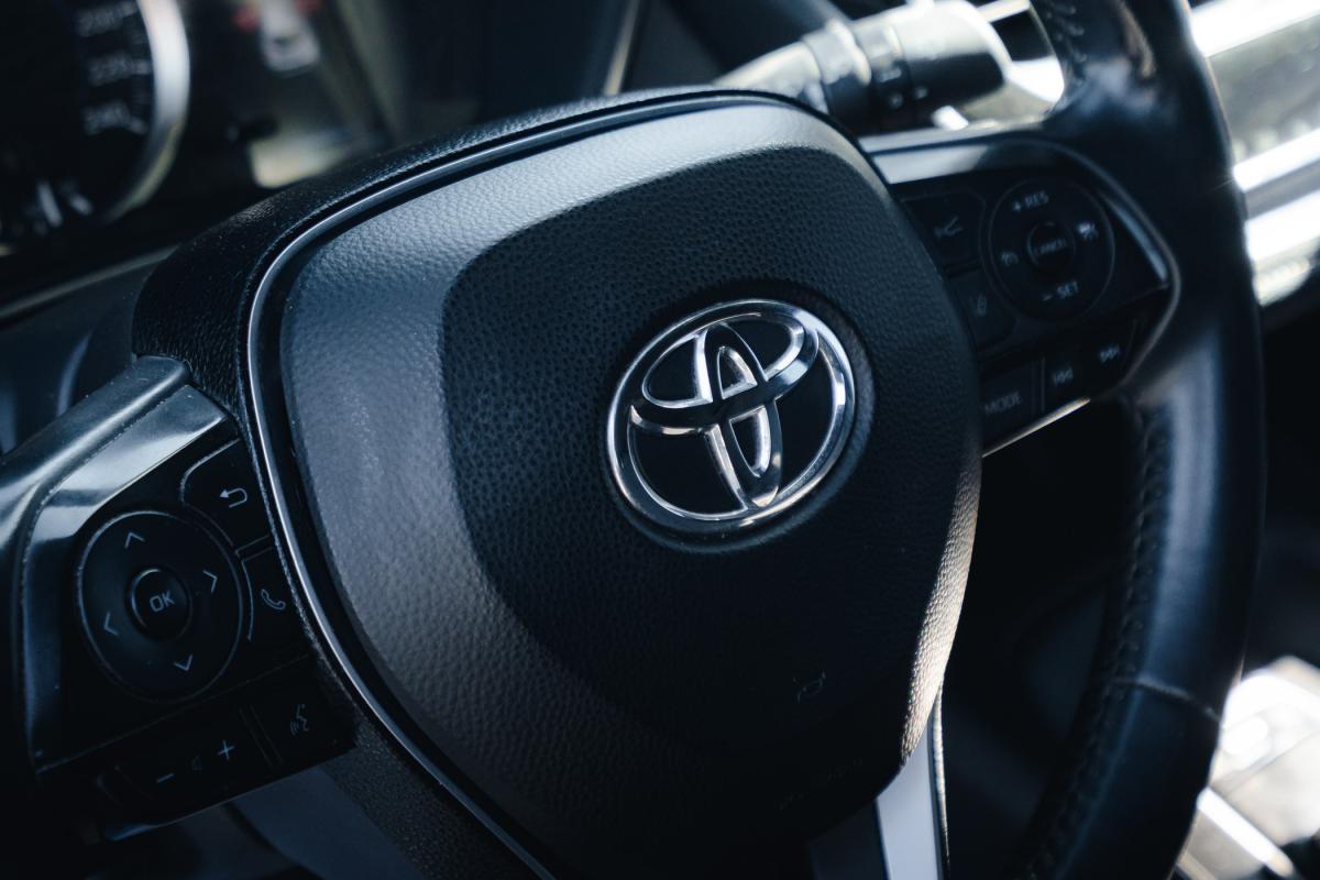 toyota-corolla-2020-hibrido-a-gasolina-1798cc