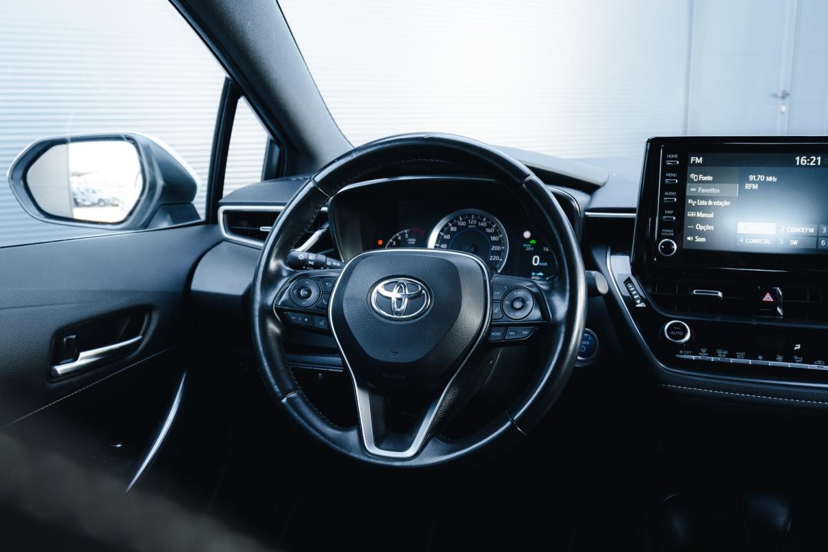 toyota-corolla-2020-hibrido-a-gasolina-1798cc