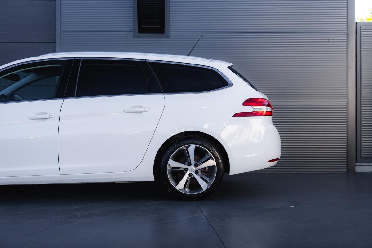 peugeot-308-sw-2018-diesel-1499cc