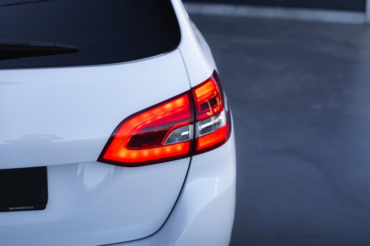 peugeot-308-sw-2018-diesel-1499cc