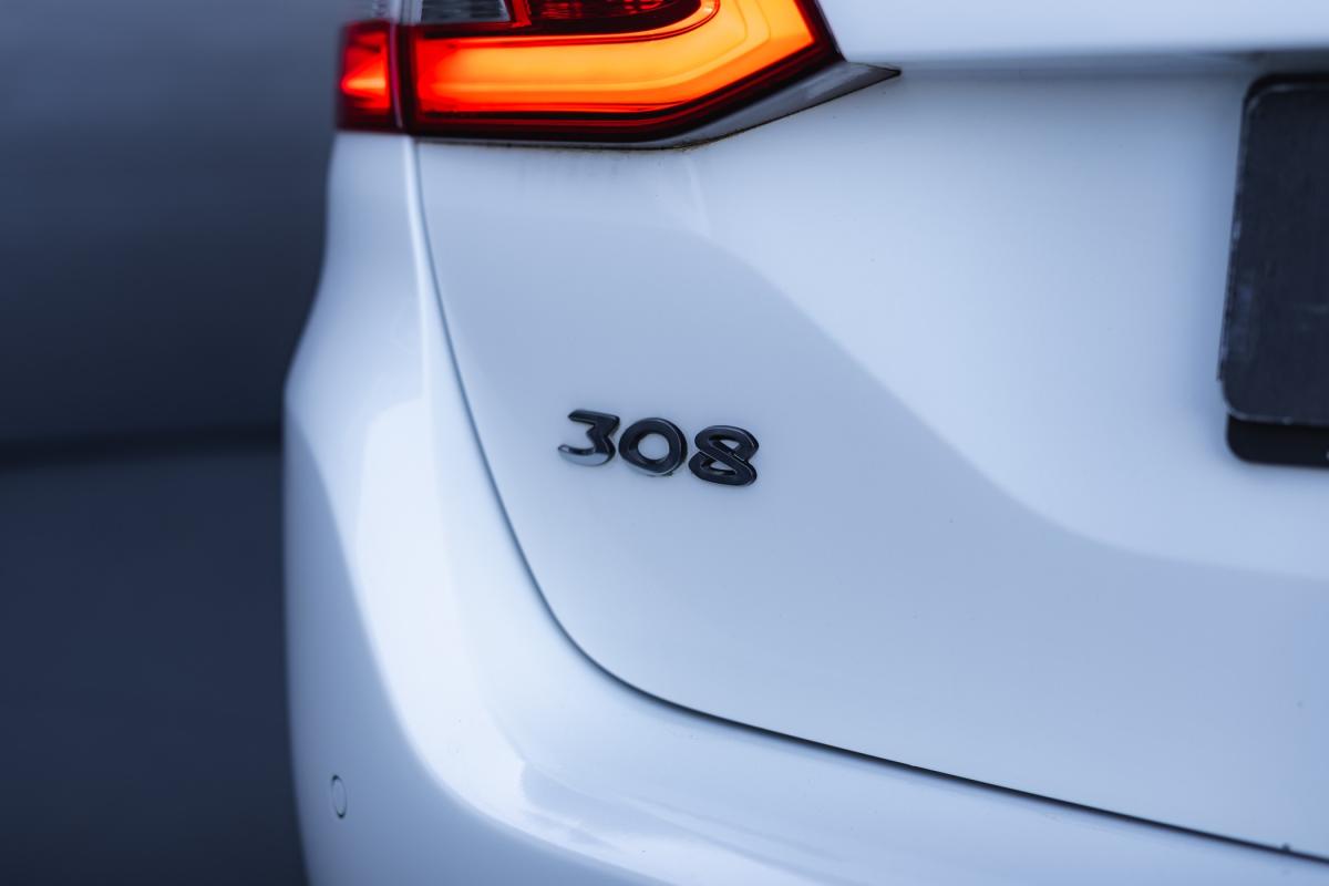 peugeot-308-sw-2018-diesel-1499cc