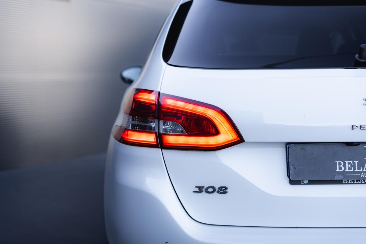 peugeot-308-sw-2018-diesel-1499cc