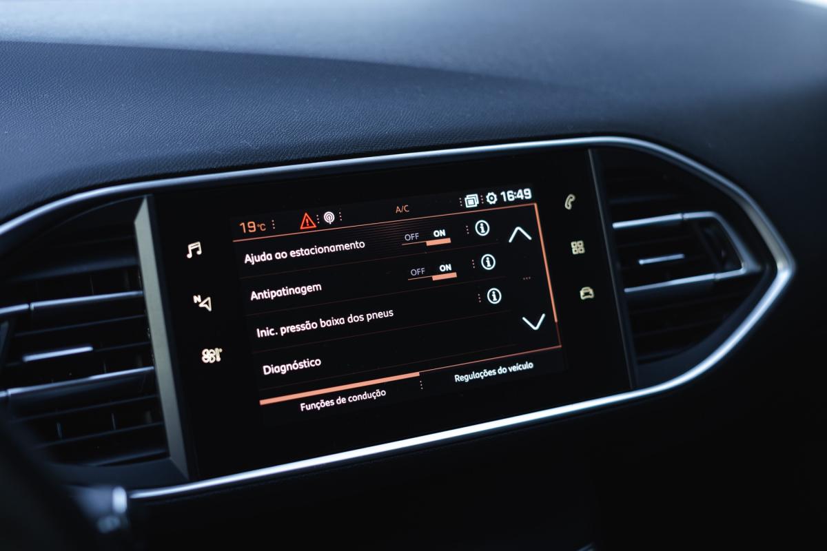 peugeot-308-sw-2018-diesel-1499cc