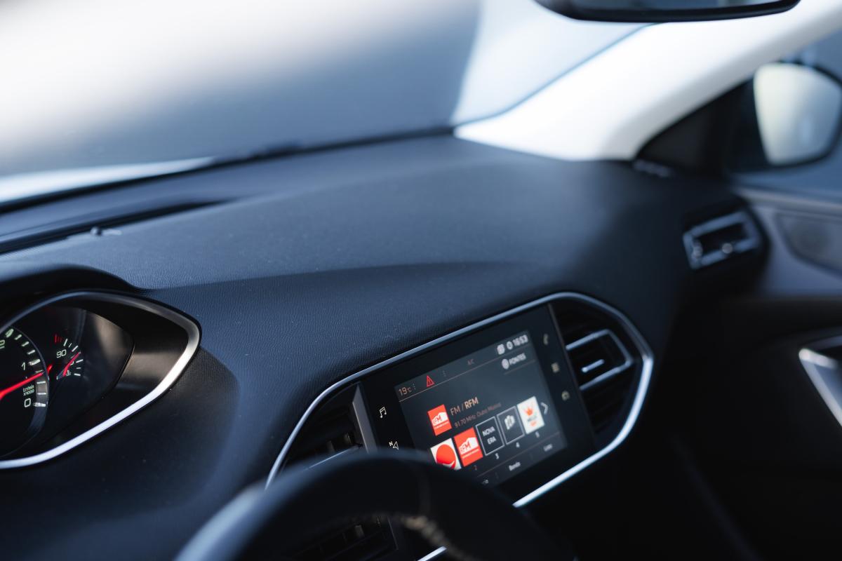 peugeot-308-sw-2018-diesel-1499cc