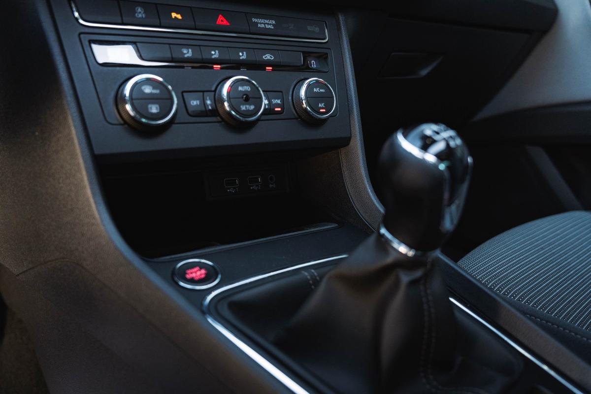 seat-leon-2019-diesel-1598cc