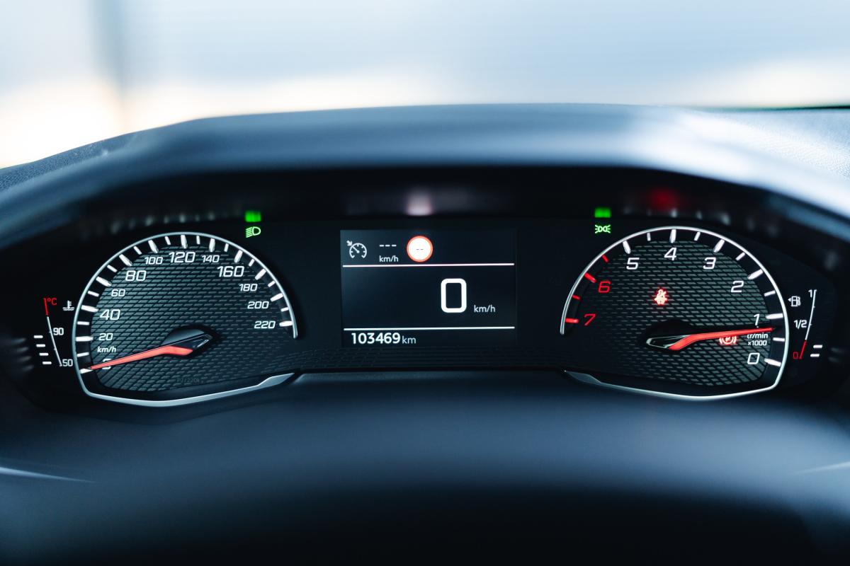 peugeot-208-2022-diesel-1499cc