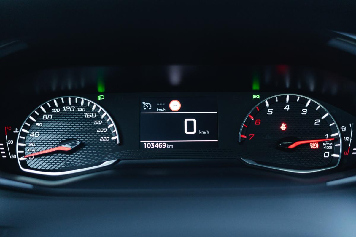 peugeot-208-2022-diesel-1499cc
