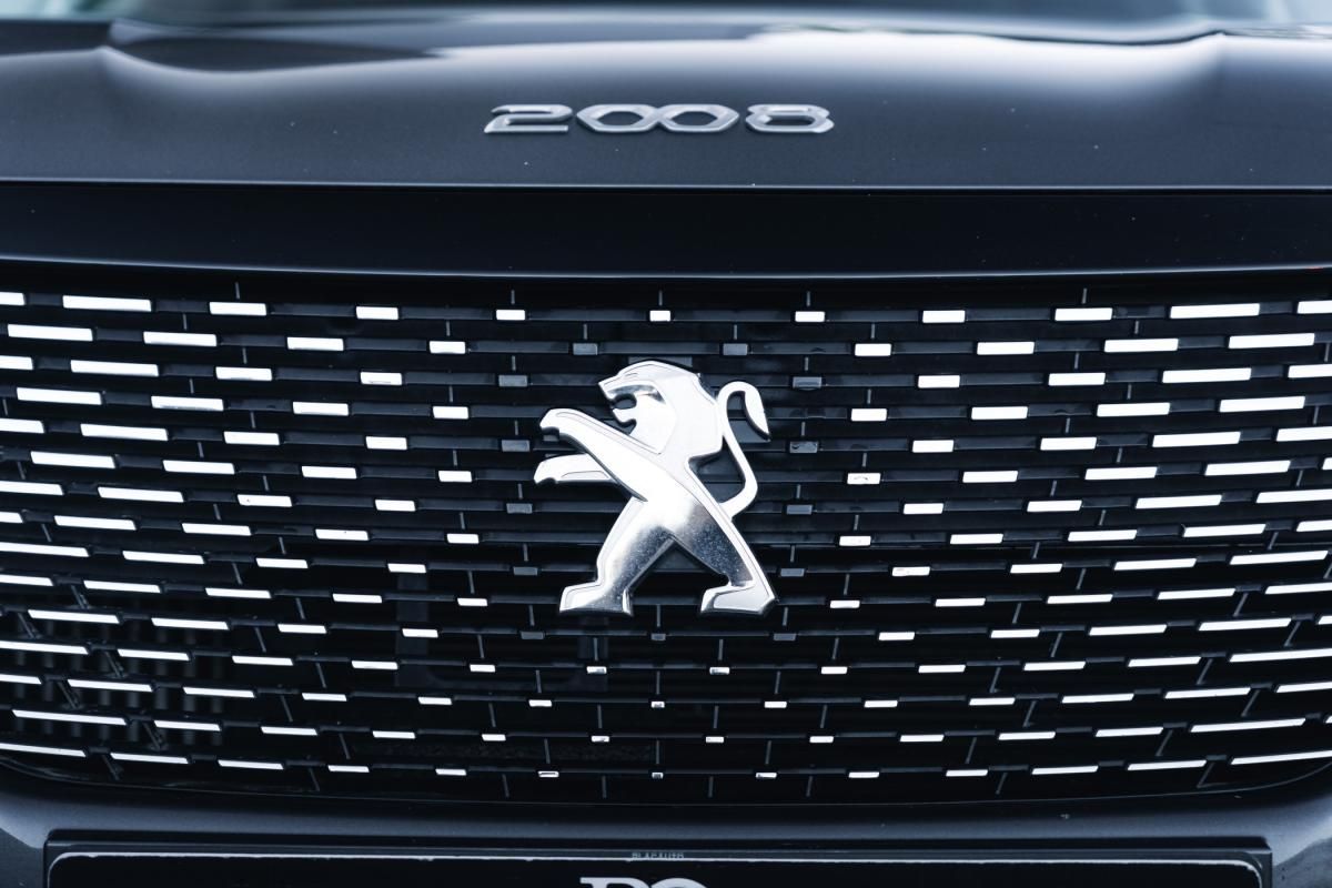 peugeot-2008-2022-diesel-1499cc