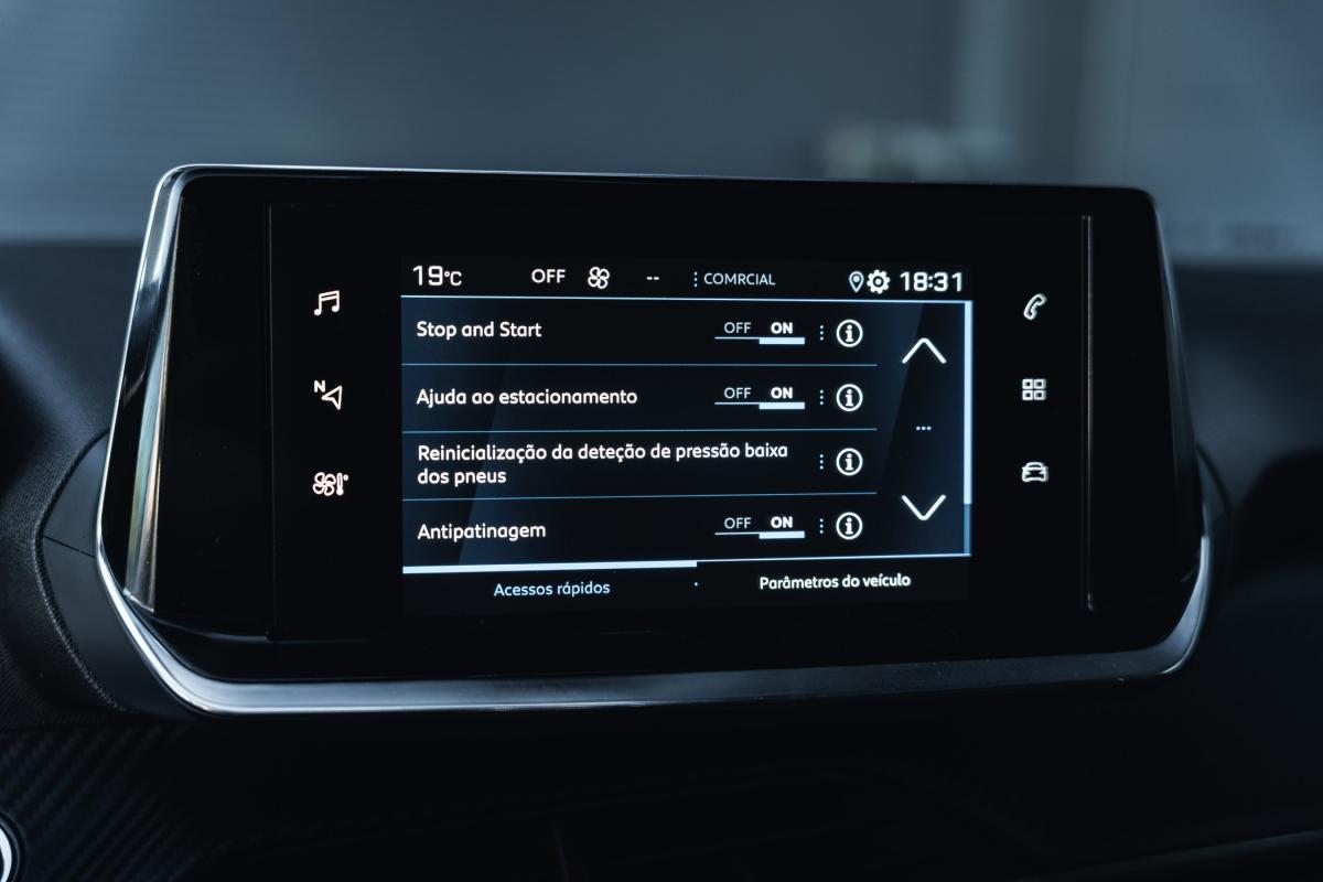 peugeot-2008-2022-diesel-1499cc