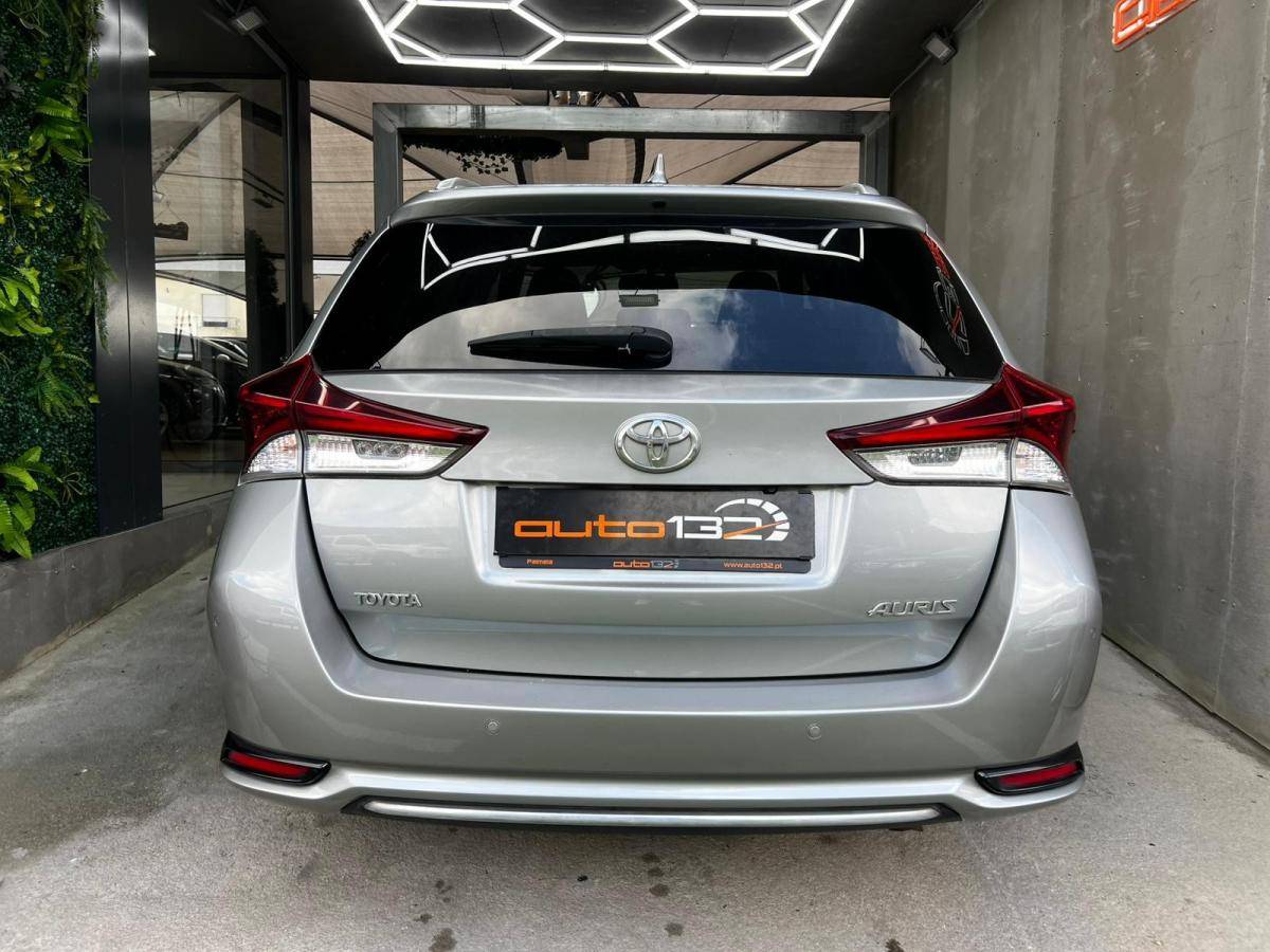 toyota-auris-touring-sports-2015-diesel-1598cc