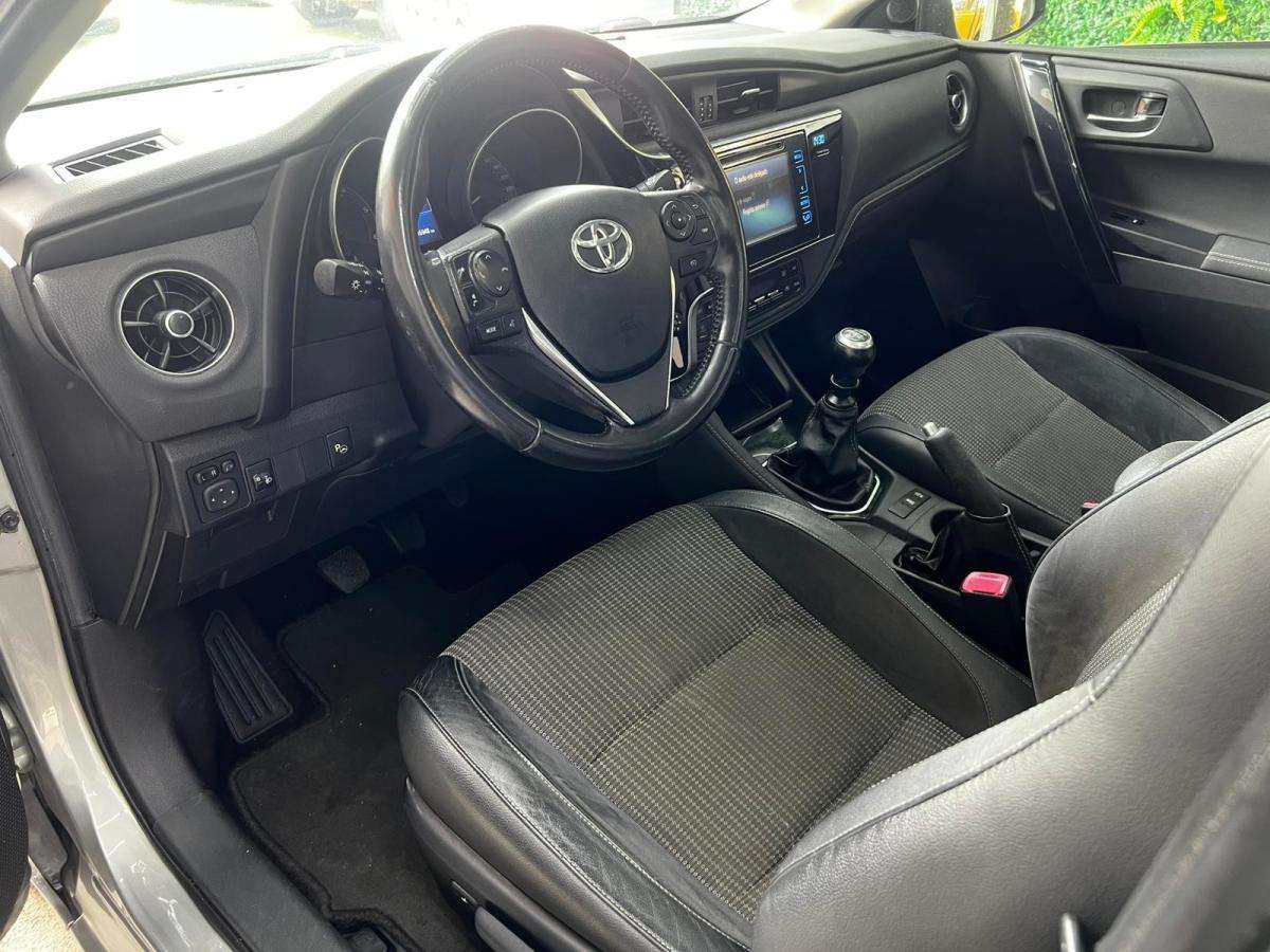 toyota-auris-touring-sports-2015-diesel-1598cc