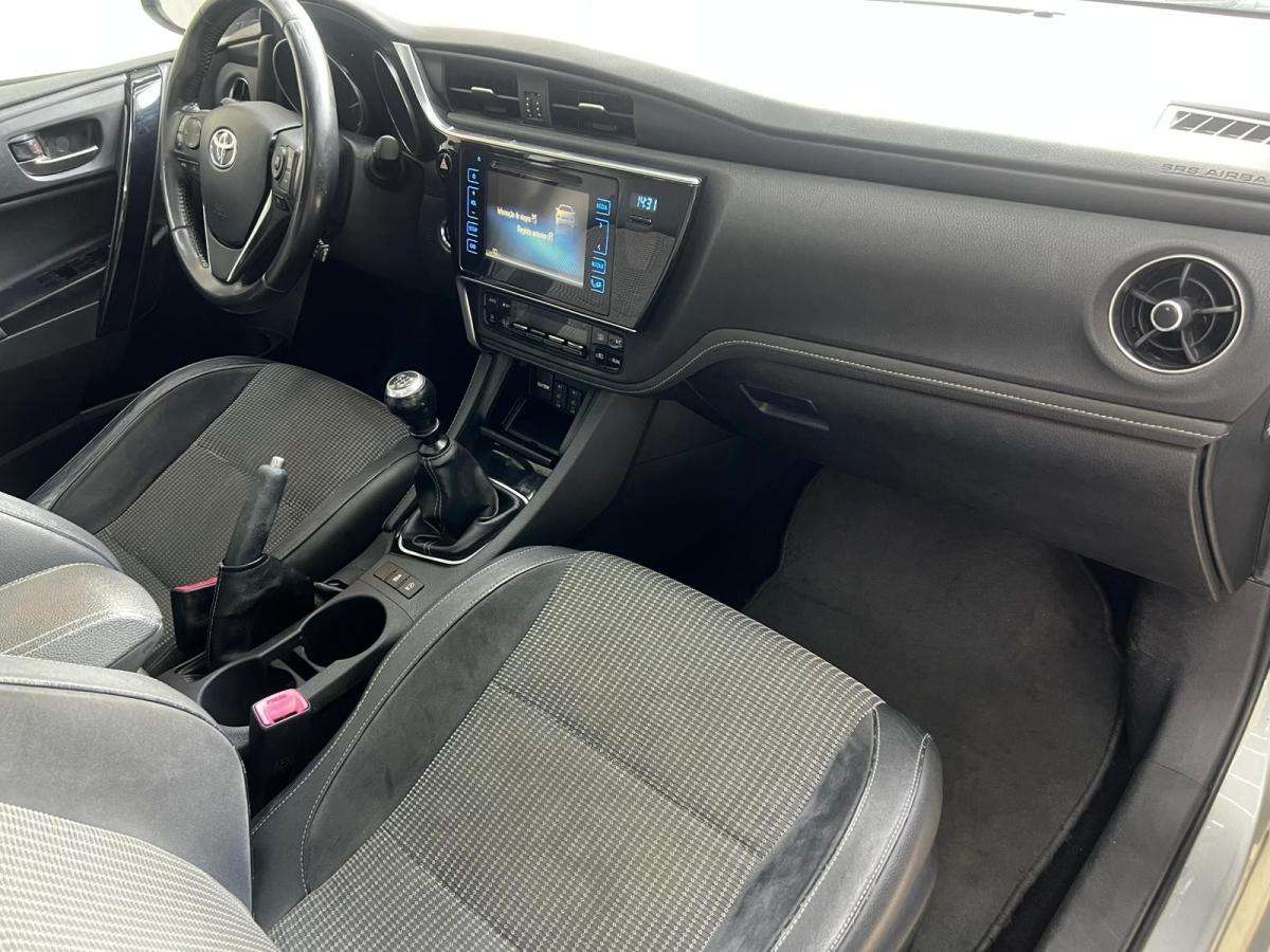 toyota-auris-touring-sports-2015-diesel-1598cc