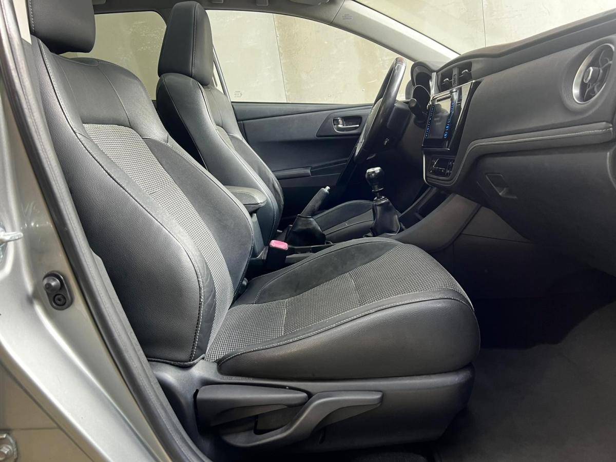 toyota-auris-touring-sports-2015-diesel-1598cc
