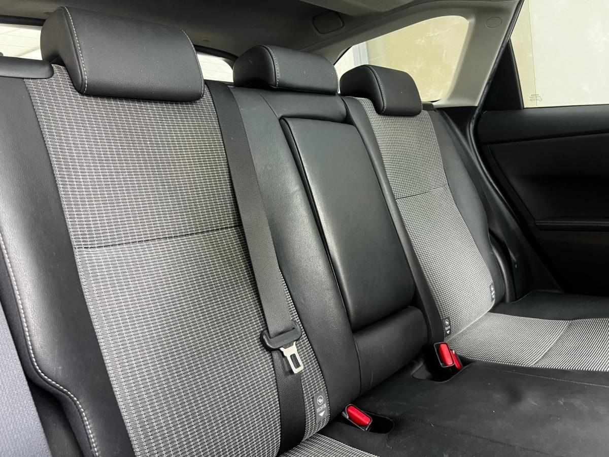 toyota-auris-touring-sports-2015-diesel-1598cc