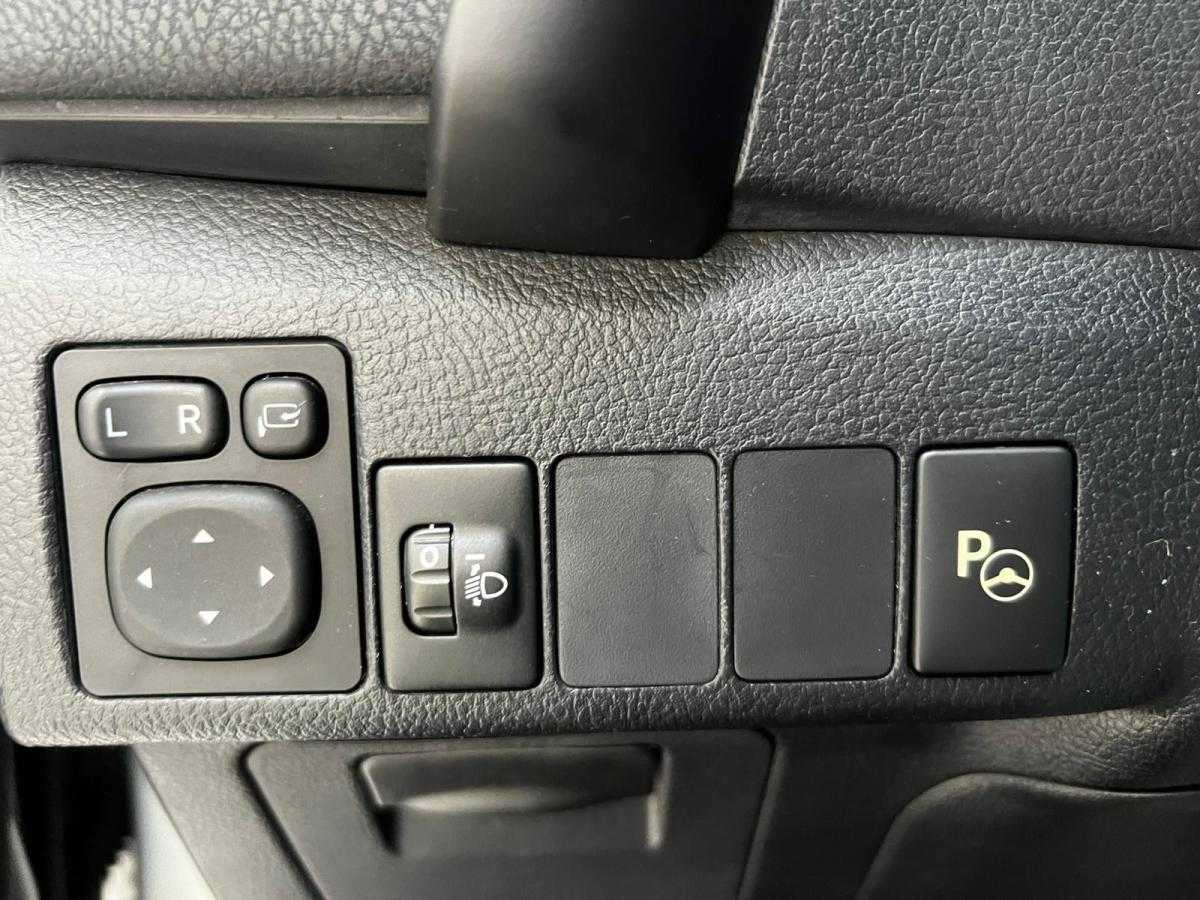 toyota-auris-touring-sports-2015-diesel-1598cc