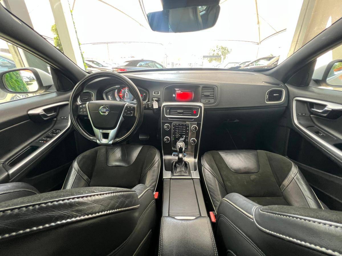 volvo-v60-2018-hibrido-a-diesel-2400cc