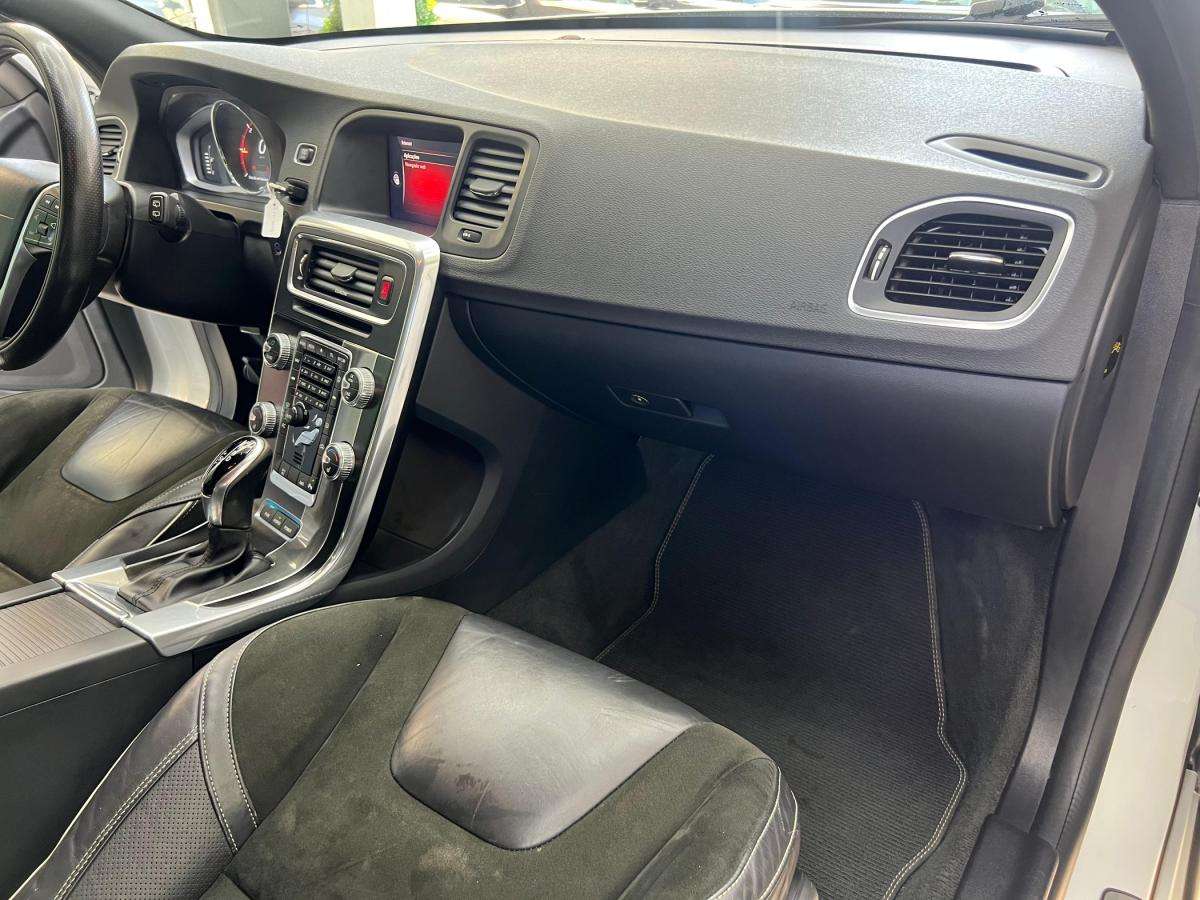 volvo-v60-2018-hibrido-a-diesel-2400cc