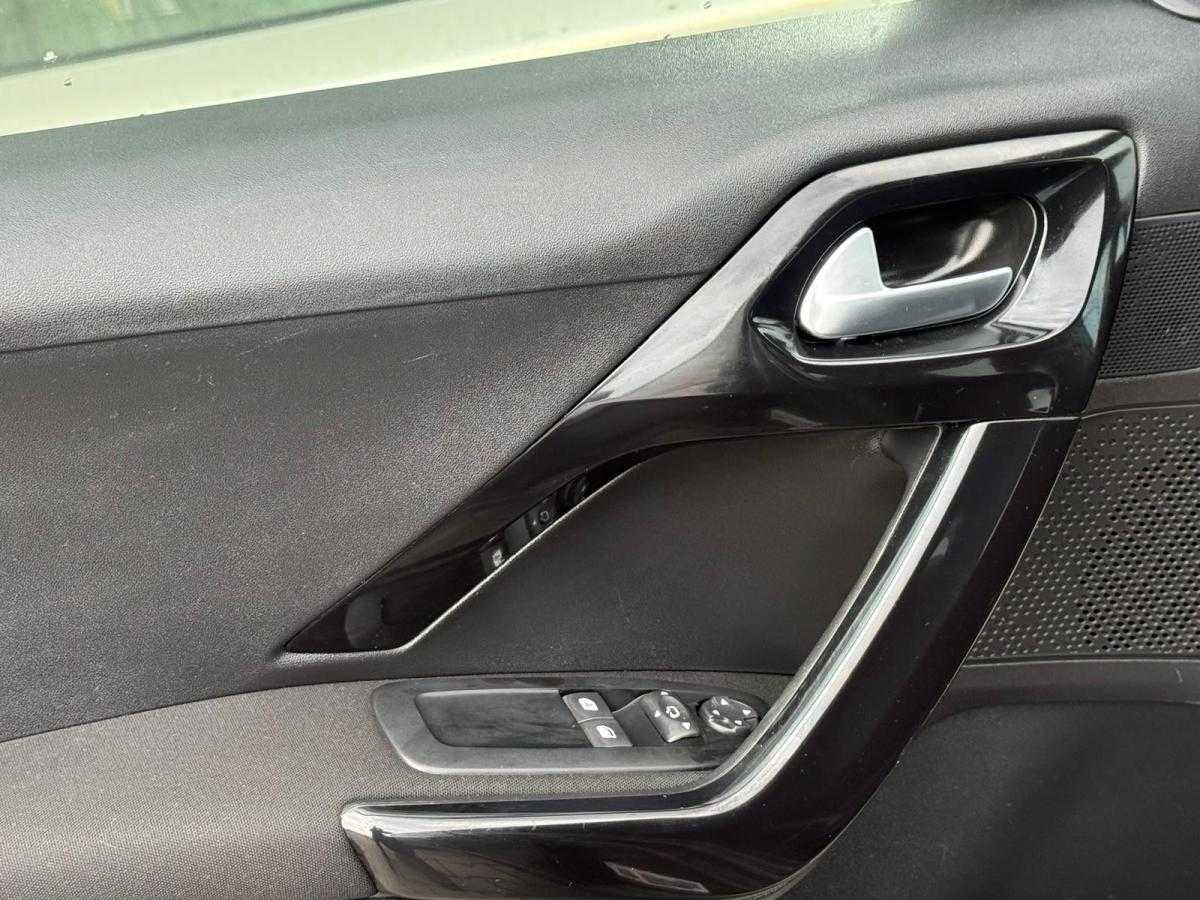 peugeot-208-2019-gasolina-1199cc