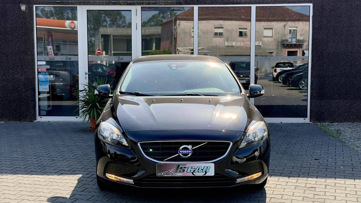 volvo-v40-2014-diesel-1560cc