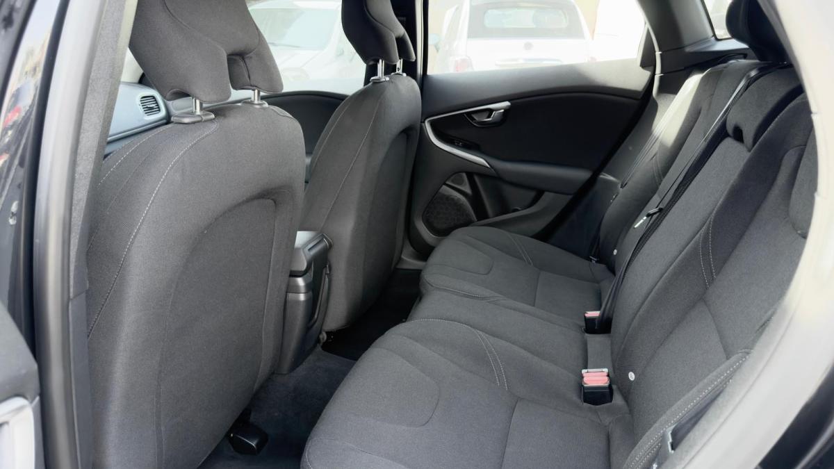 volvo-v40-2014-diesel-1560cc