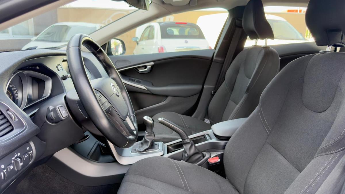 volvo-v40-2014-diesel-1560cc
