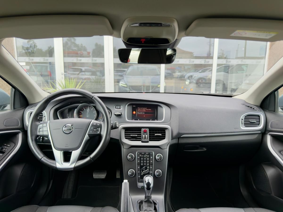 volvo-v40-2019-gasolina-1498cc