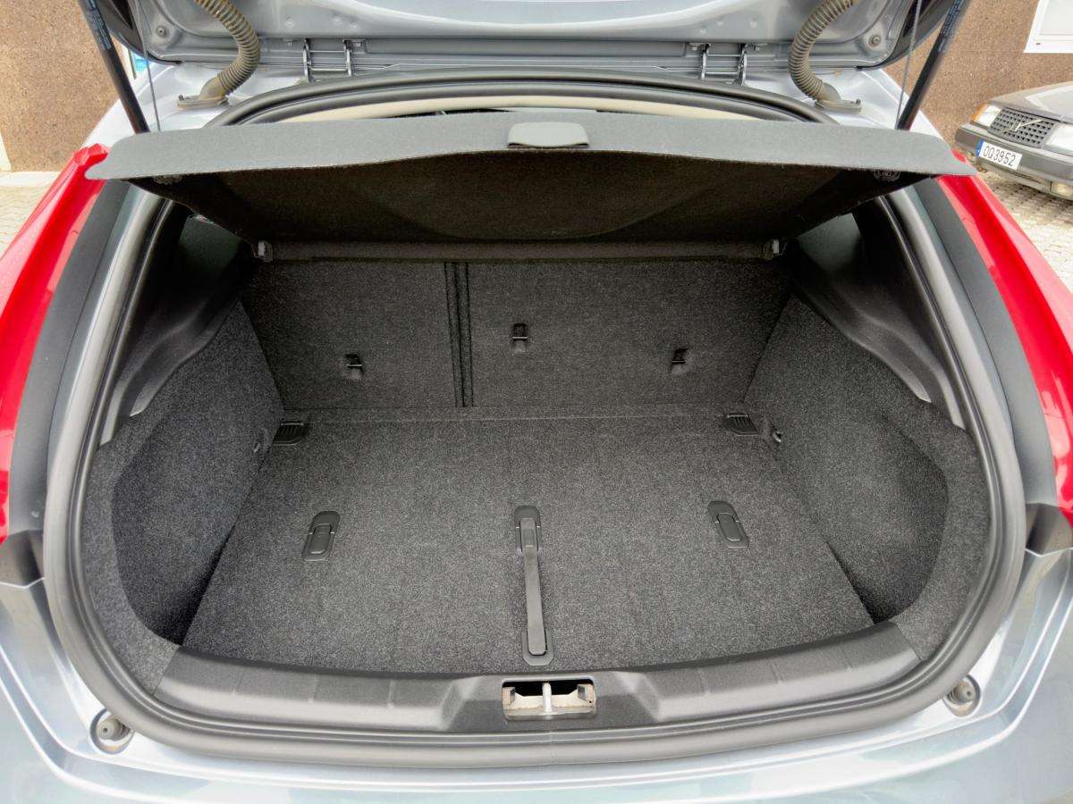 volvo-v40-2019-gasolina-1498cc