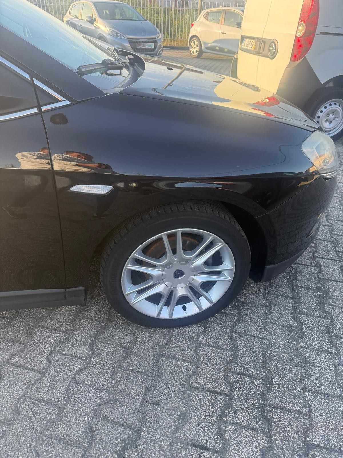 lancia-delta-2011-diesel-1598cc