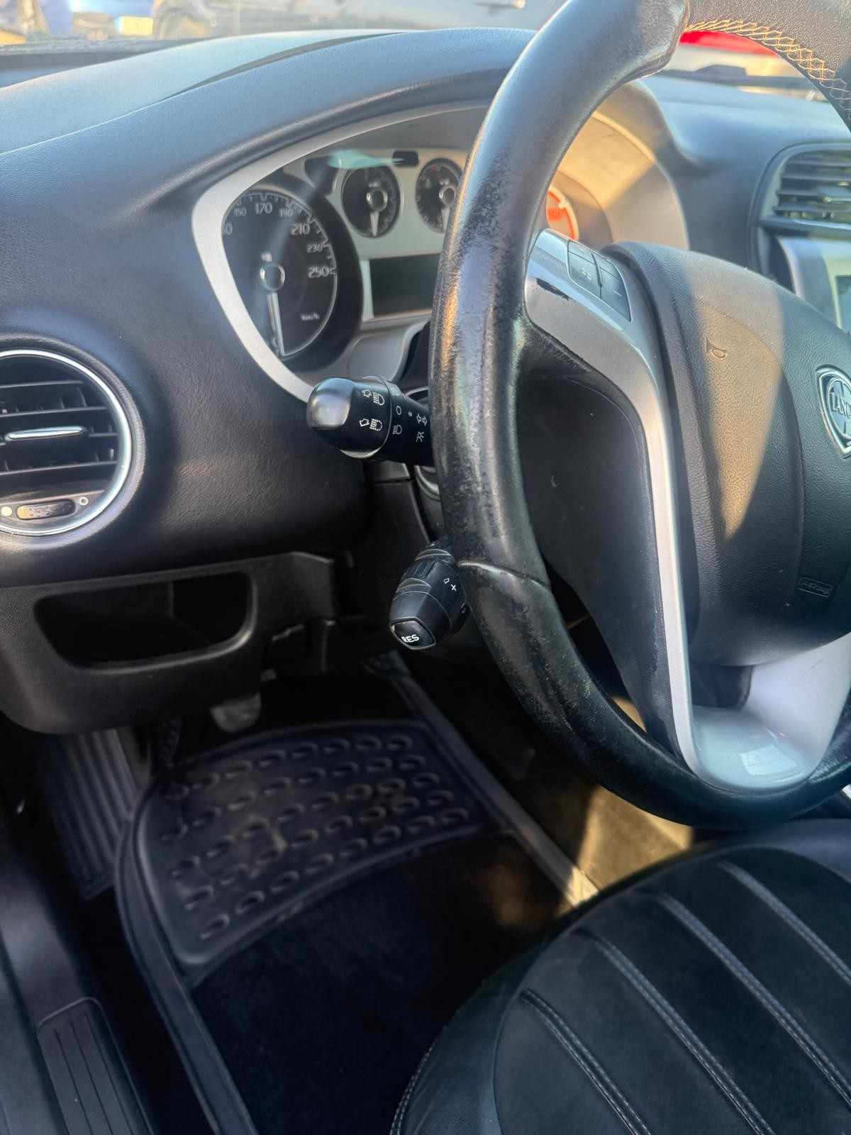 lancia-delta-2011-diesel-1598cc