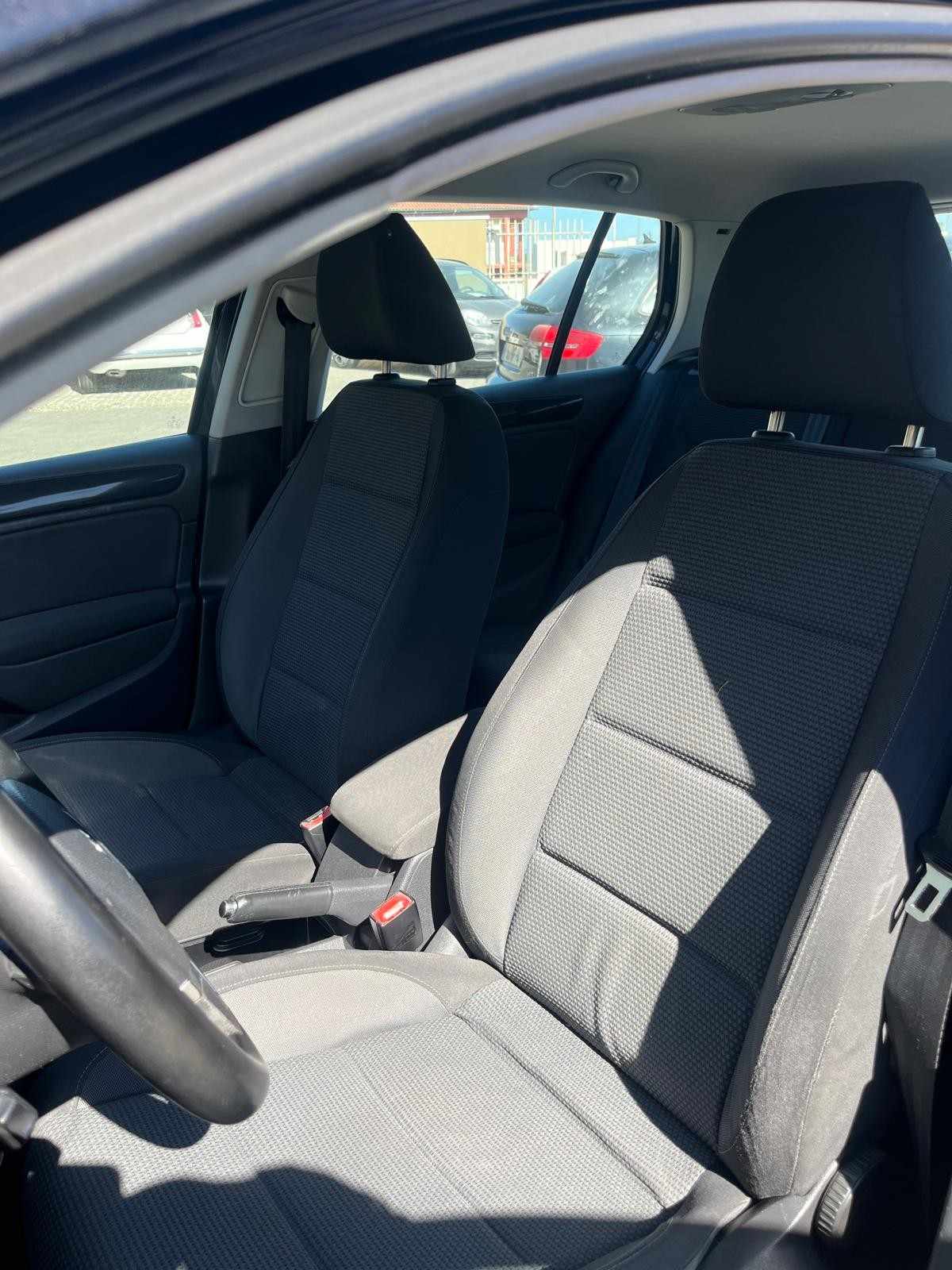 volkswagen-golf-2009-diesel-1598cc
