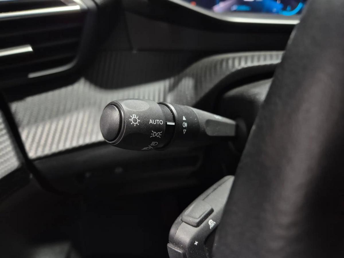 peugeot-208-2022-diesel-1499cc
