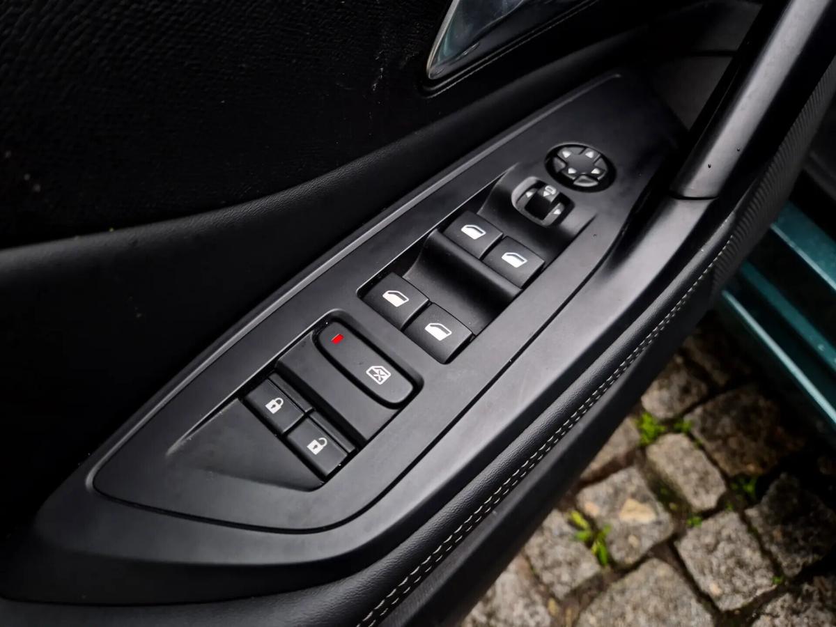peugeot-308-sw-2023-diesel-1499cc