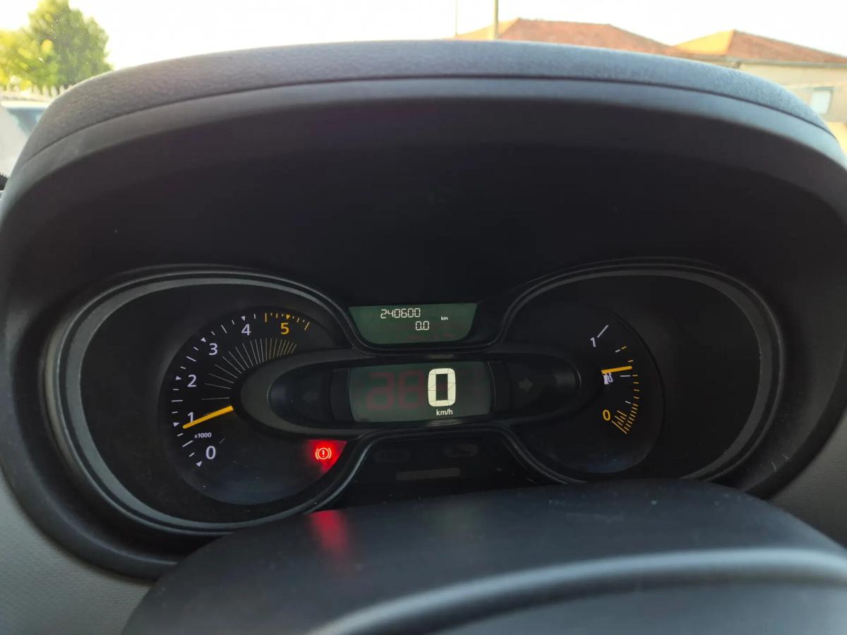 renault-trafic-2015-diesel-1598cc