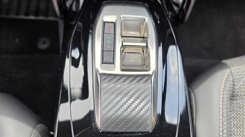 peugeot-e-2008-136-2025-eletrico