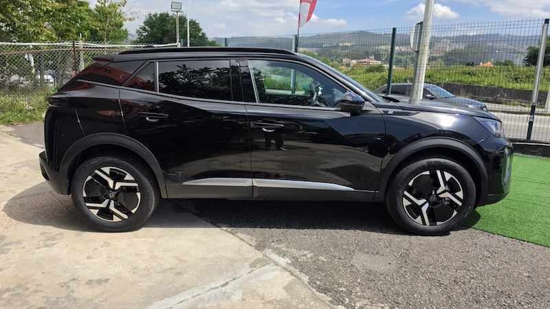 peugeot-e-2008-136-2025-eletrico