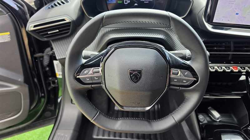 peugeot-e-2008-136-2025-eletrico