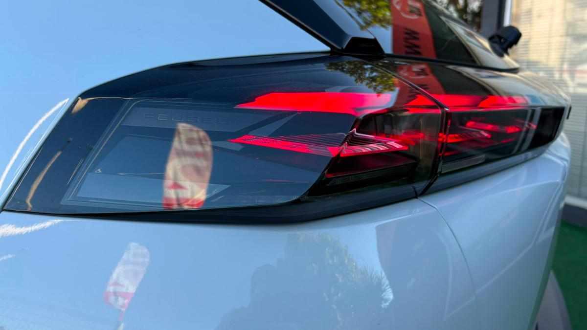 peugeot-e-2008-156-2025-eletrico